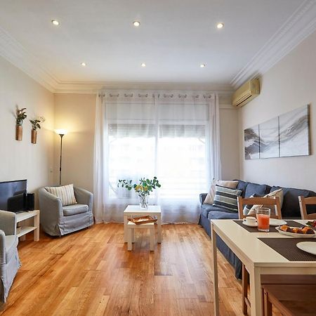 Sagrada Familia - Gaudi Apartment Barcelona Bagian luar foto