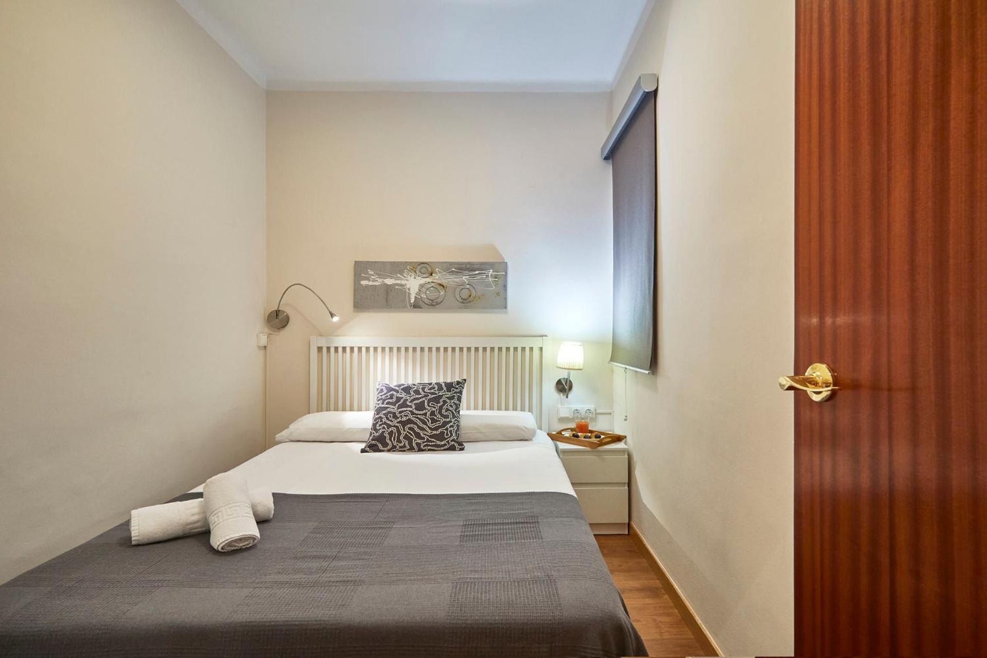 Sagrada Familia - Gaudi Apartment Barcelona Bagian luar foto